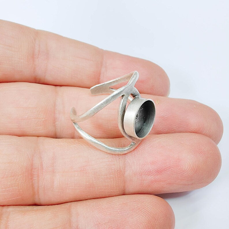 Antique Silver Adjustable Ring Base, 10mm Round Bezel Setting, Modern Open Band, G37894