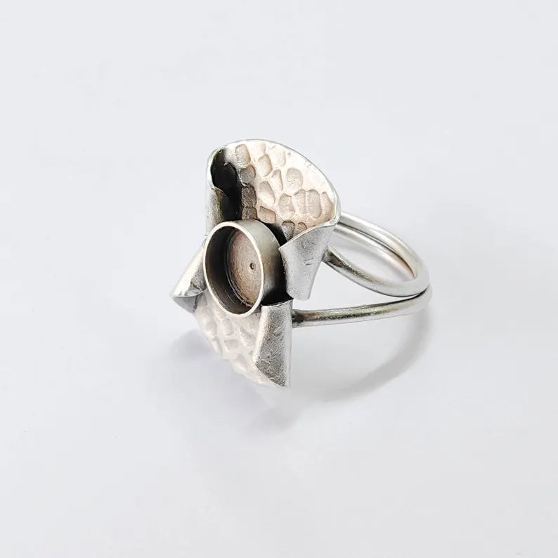 Ring Base, Sculptural Wrap, 8mm Round Bezel Setting, Antique Silver Plated Brass, Adjustable G37844