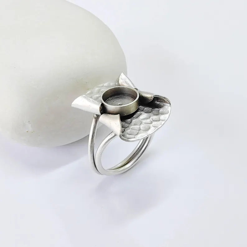 Ring Base, Sculptural Wrap, 8mm Round Bezel Setting, Antique Silver Plated Brass, Adjustable G37844