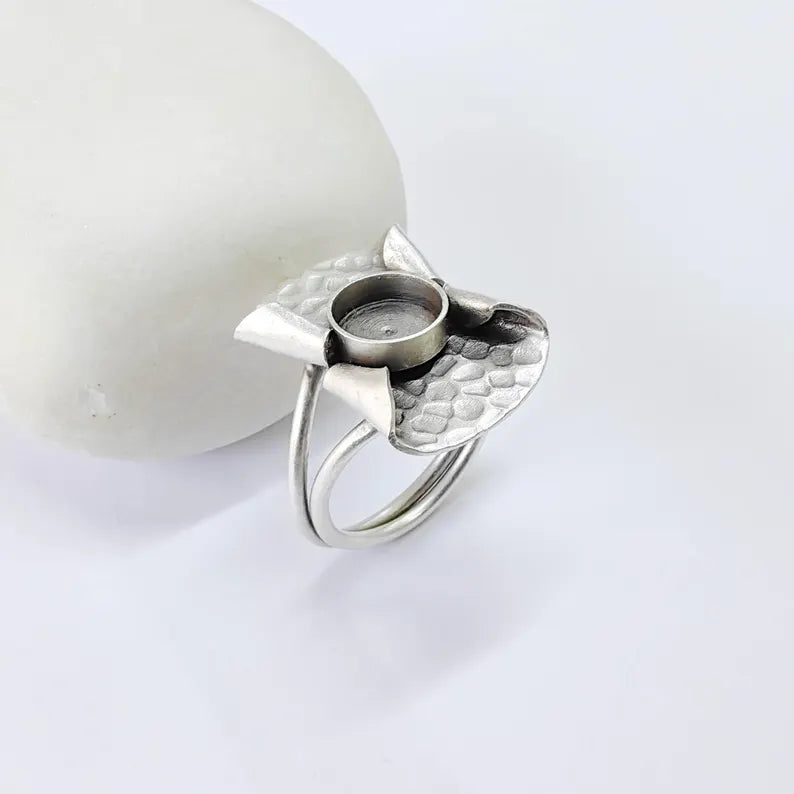 Ring Base, Sculptural Wrap, 8mm Round Bezel Setting, Antique Silver Plated Brass, Adjustable G37844