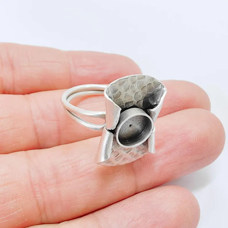 Ring Base, Sculptural Wrap, 8mm Round Bezel Setting, Antique Silver Plated Brass, Adjustable G37844