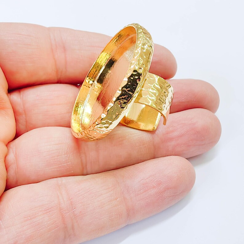 Hammered Ring Blank Setting Cabochon Base Mounting Adjustable Bezel 35mm Shiny Gold Plated G37848