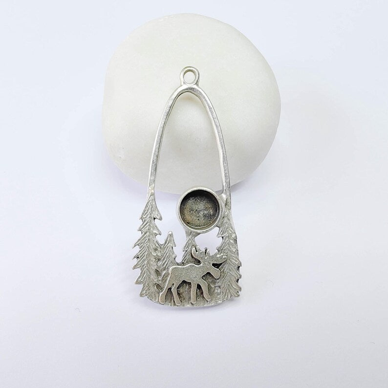 Deer Forest Bezel Pendant, 8mm Round Setting, Antique Silver Zamac, 52x23mm, G37865