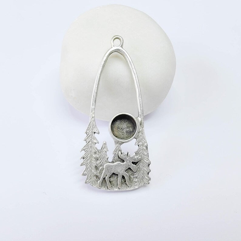 Deer Forest Bezel Pendant, 8mm Round Setting, Antique Silver Zamac, 52x23mm, G37865