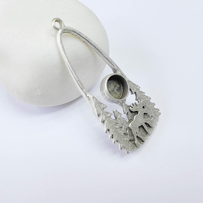 Deer Forest Bezel Pendant, 8mm Round Setting, Antique Silver Zamac, 52x23mm, G37865
