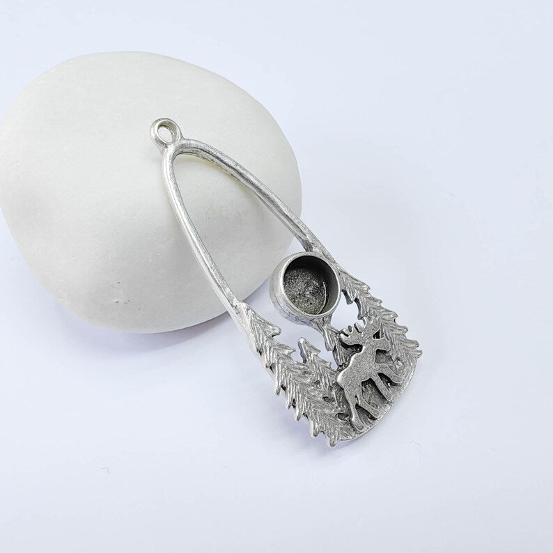 Deer Forest Bezel Pendant, 8mm Round Setting, Antique Silver Zamac, 52x23mm, G37865