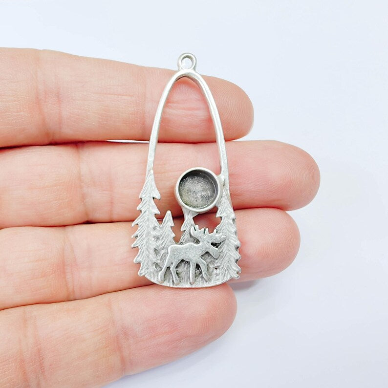 Deer Forest Bezel Pendant, 8mm Round Setting, Antique Silver Zamac, 52x23mm, G37865