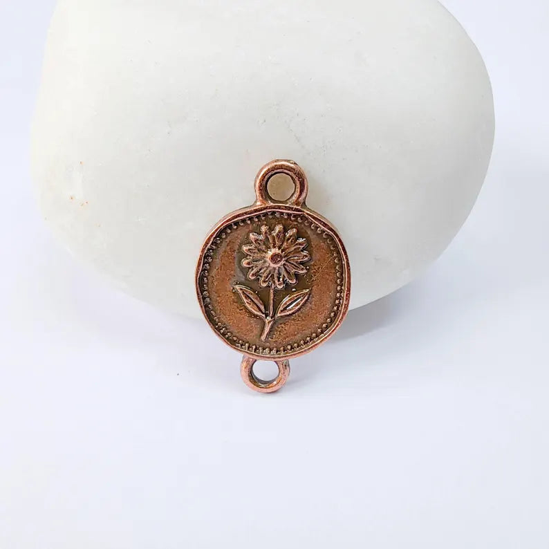 4 Daisy Flower Connector Charm, Botanical Nature Design, Oval Shape, Copper Plated 20x13mm, G37877