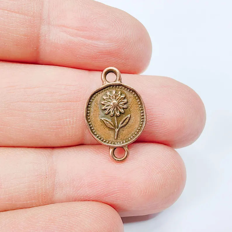 4 Daisy Flower Connector Charm, Botanical Nature Design, Oval Shape, Copper Plated 20x13mm, G37877