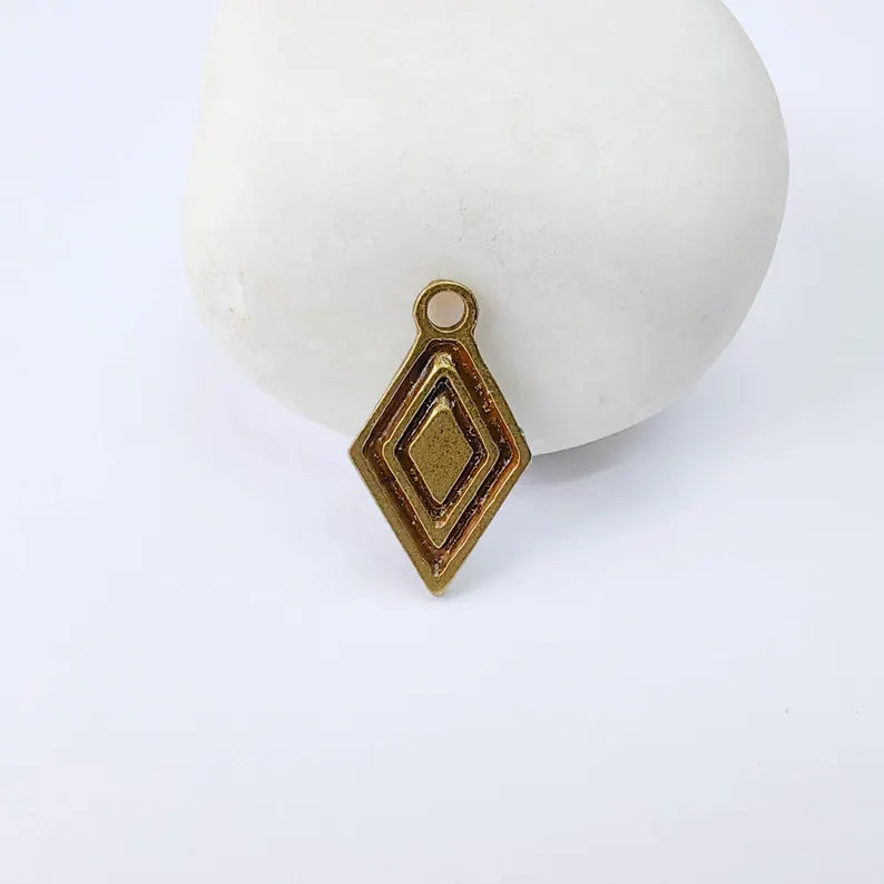 4 Geometric Diamond Charm Pendant, Minimalist Rhombus Design, Antique Bronze Plated, 21x12mm, G37897