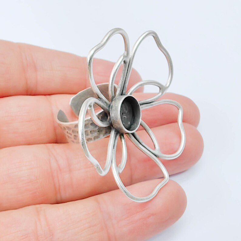 Antique Silver Adjustable Flower Ring Base, 10mm Round Bezel, Statement Floral Setting, G37930