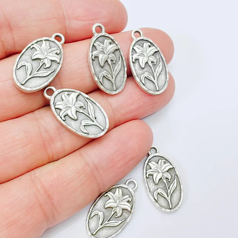Lily Flower Oval Charm Pendant, Double Sided Botanical Design, Antique Silver Plated, 25x13mm, G37933