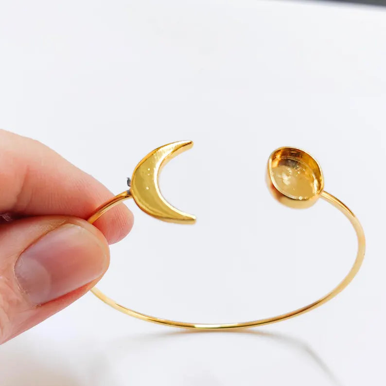 Crescent Moon Bracelet Bezel Blank Resin Bezel Cabochon Cuff Base Settings Adjustable Bracelet Shiny Gold Plated Brass (11x8mm Bezel) G37963