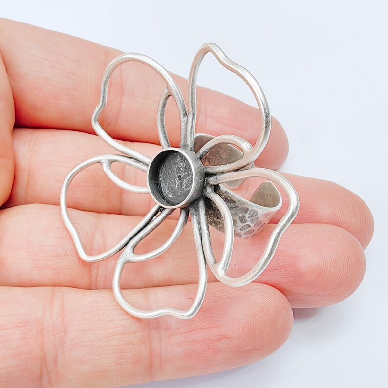 Antique Silver Adjustable Flower Ring Base, 10mm Round Bezel, Statement Floral Setting, G37930