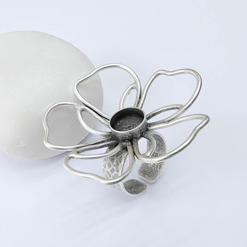 Antique Silver Adjustable Flower Ring Base, 10mm Round Bezel, Statement Floral Setting, G37930
