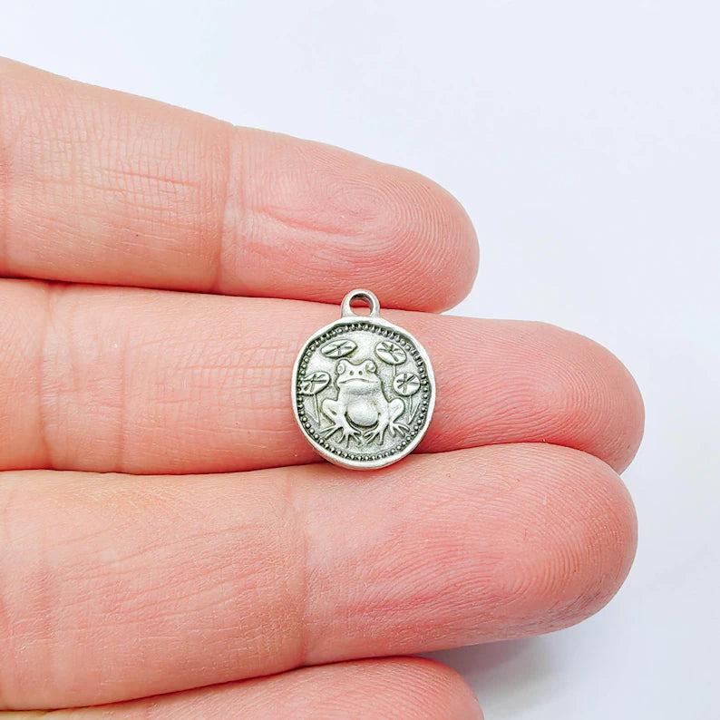 4 Pcs Frog Round Charm Pendant, Double Sided Nature Design, Antique Silver Plated, 16x13mm, G37970