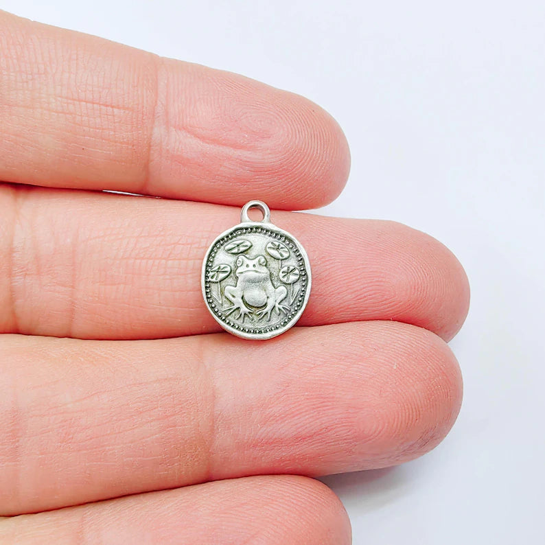 4 Pcs Frog Round Charm Pendant, Double Sided Nature Design, Antique Silver Plated, 16x13mm, G37970