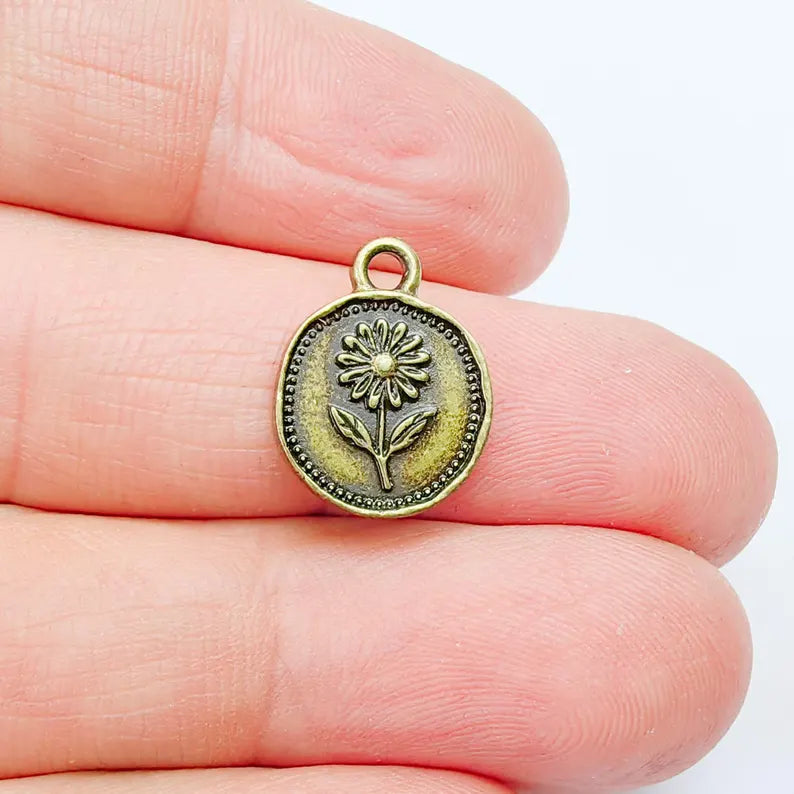 4 Pcs Daisy Flower Charm Pendant, Double Sided Floral Design, Round Botanical, 16x13mm, Antique Bronze G37972