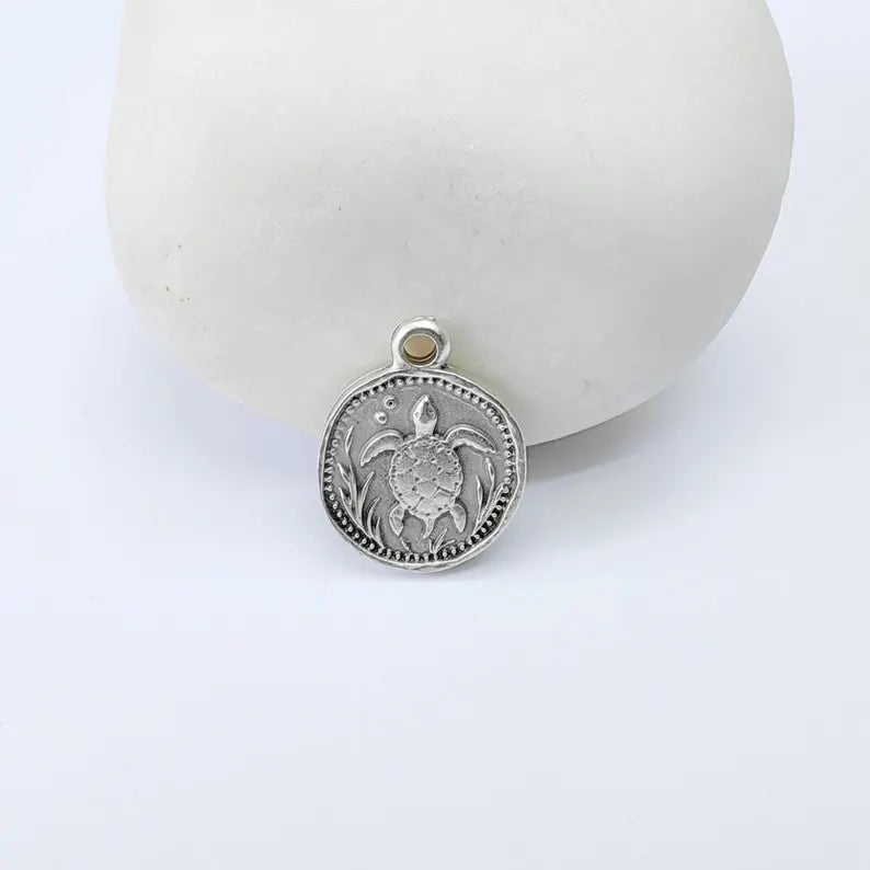 4 Sea Turtle Charm Pendant, Marine Animal Design, Antique Silver Plated, Round Shape, 28x24mm, G37980