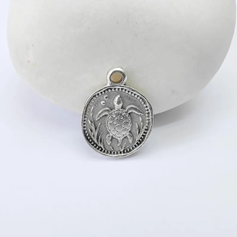 4 Sea Turtle Charm Pendant, Marine Animal Design, Antique Silver Plated, Round Shape, 28x24mm, G37980