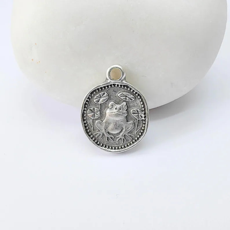 4 Pcs Frog Round Charm Pendant, Double Sided Nature Design, Antique Silver Plated, 16x13mm, G37970