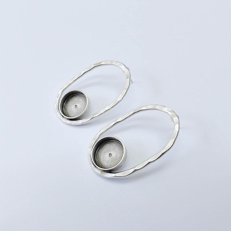 Hammered Oval Earring Blank, 12mm Bezel Setting, Antique Silver Plated Brass, G37997