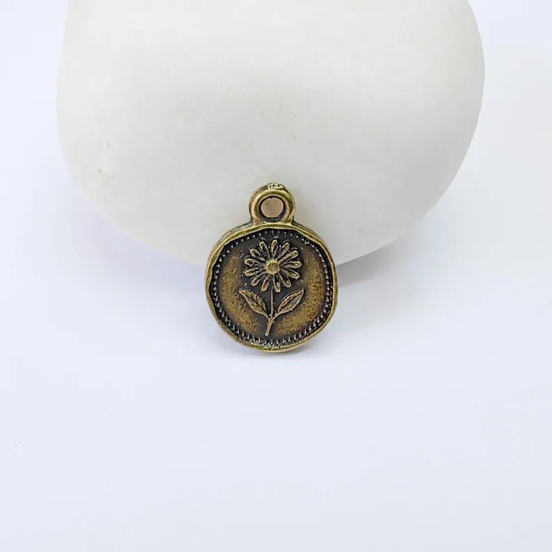 4 Pcs Daisy Flower Charm Pendant, Double Sided Floral Design, Round Botanical, 16x13mm, Antique Bronze G37972