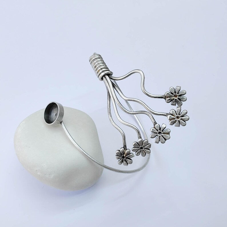 Flower Bezel Cuff, Adjustable Bracelet Blank, 10mm Round Setting, Daisy Botanical Bracelet Base, G37979