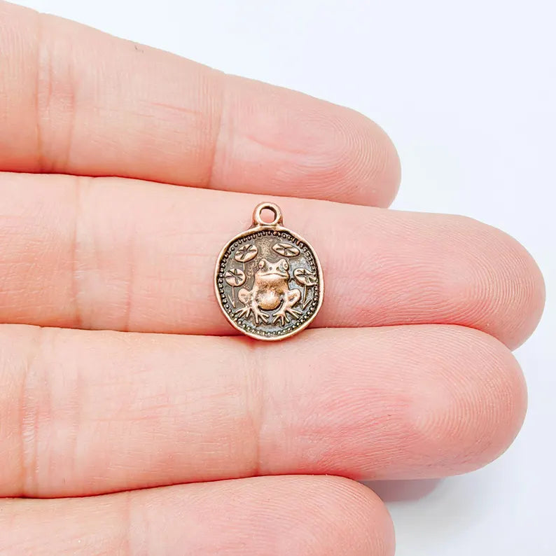 2 Frog Round Charm Pendant, Double Sided Nature Design, Antique Copper Plated, 16x13mm, G38040