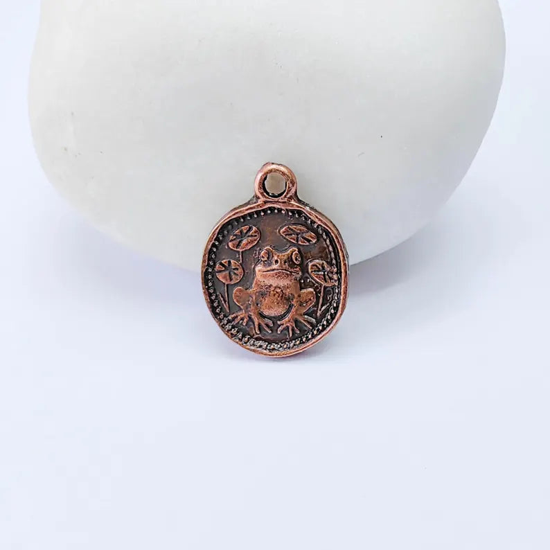 2 Frog Round Charm Pendant, Double Sided Nature Design, Antique Copper Plated, 16x13mm, G38040