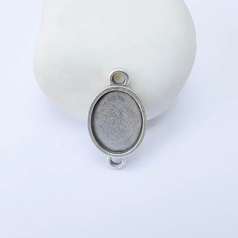 Oval Bezel Connector Pendant, Classic Oval Design, Antique Silver Plated, 18x13mm, G38052