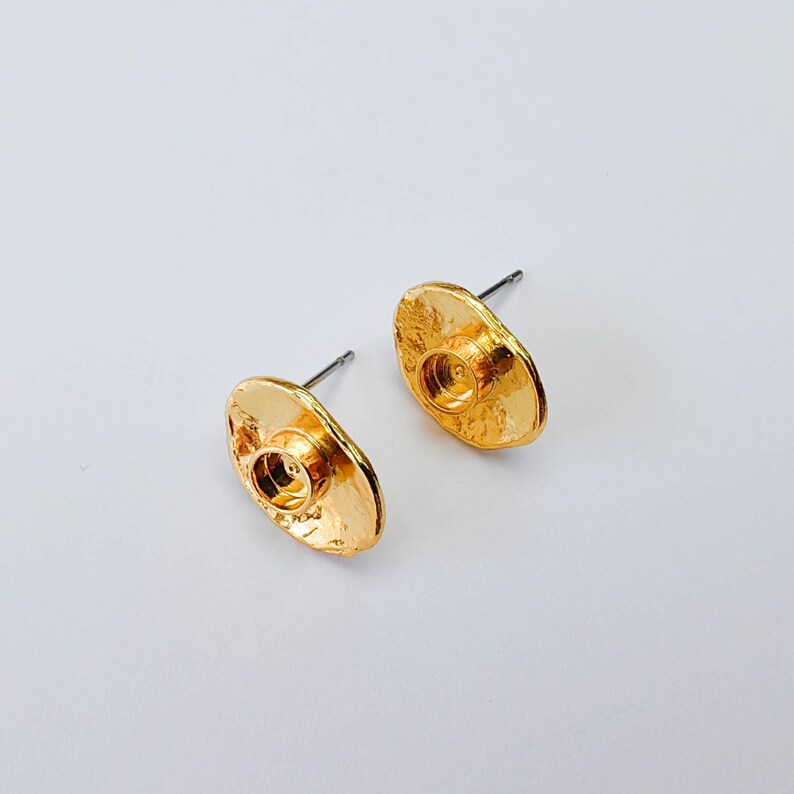 Hammered Stud Earring Base, Oval Bezel Earrings, 4mm Setting, 14x10mm, 24K Shiny Gold Color, G38053