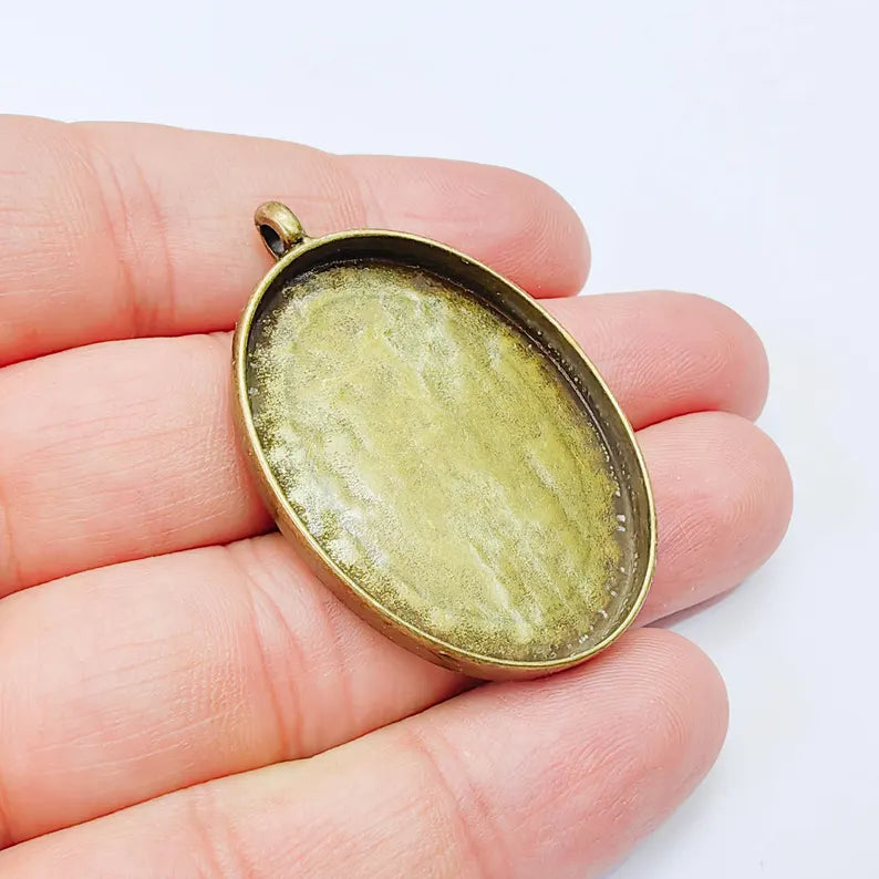 Oval Pendant Blanks, Resin Bezel Bases, Mosaic Mountings, Dry flower Frame, Polymer Clay base, Antique Bronze Plated (40x30 mm) G38054