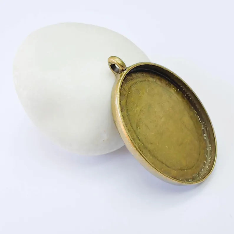 Oval Pendant Blanks, Resin Bezel Bases, Mosaic Mountings, Dry flower Frame, Polymer Clay base, Antique Bronze Plated (40x30 mm) G38054