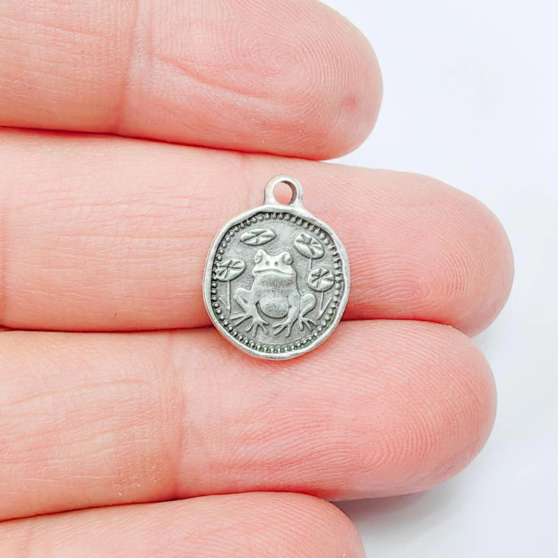 4 Pcs Frog Round Charm Pendant, Double Sided Nature Design, Antique Silver Plated, 16x13mm, G37970