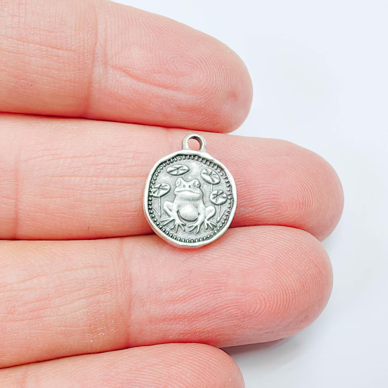 4 Pcs Frog Round Charm Pendant, Double Sided Nature Design, Antique Silver Plated, 16x13mm, G37970