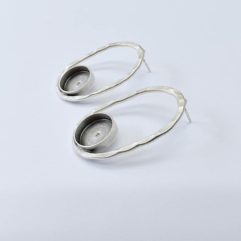 Hammered Oval Earring Blank, 12mm Bezel Setting, Antique Silver Plated Brass, G37997