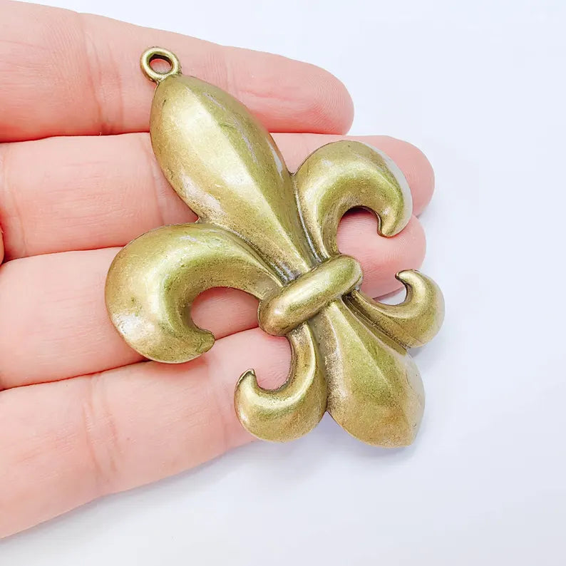 Large French Lily Pendant, Fleur de Lis Charm, Antique Bronze Plated, 81x59mm, G38190