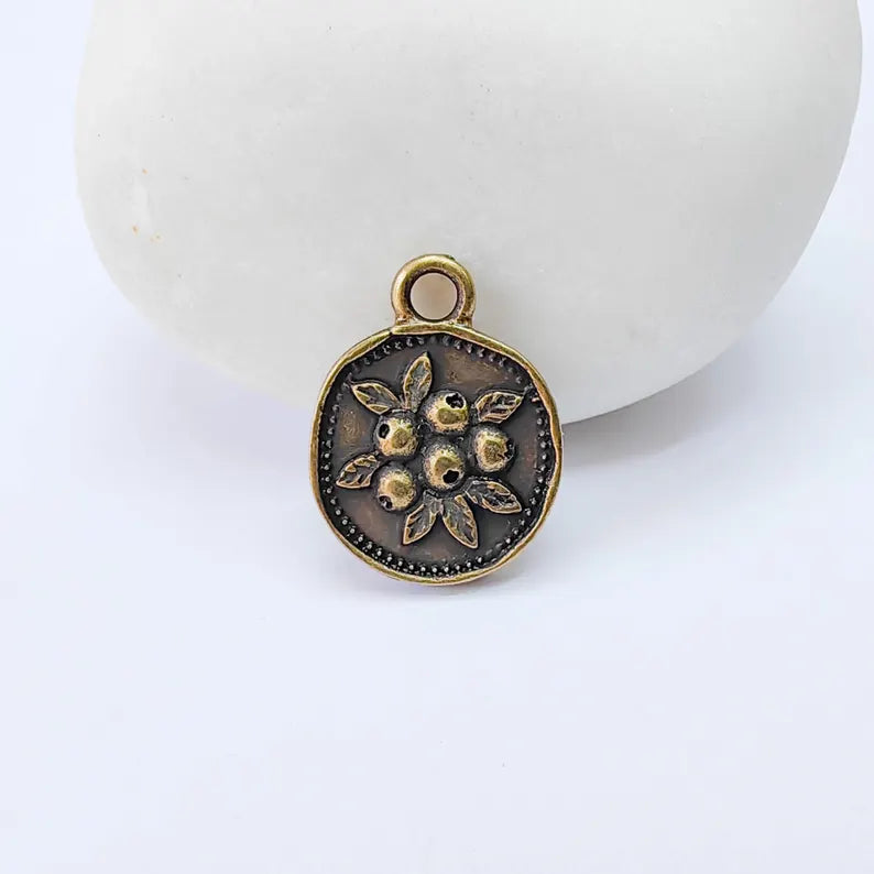 2 Berry Branch Charm, Blueberry Pendant, Double Sided Botanical Design, 16x13mm, Antique Bronze Plated G38034