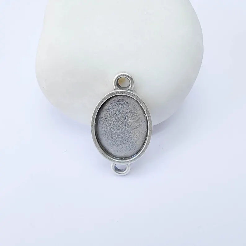 Oval Bezel Connector Pendant, Classic Oval Design, Antique Silver Plated, 18x13mm, G38052
