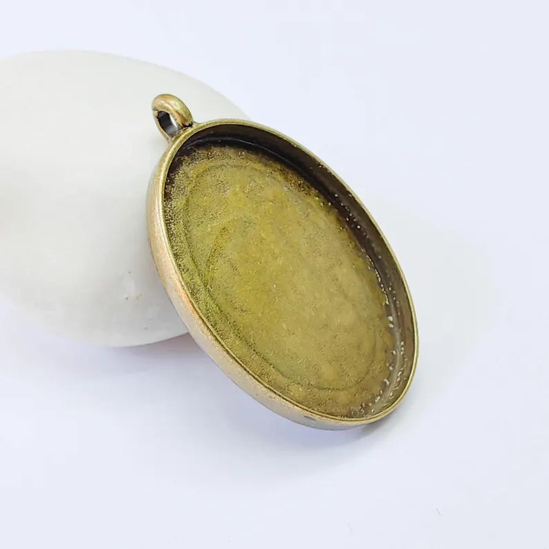 Oval Pendant Blanks, Resin Bezel Bases, Mosaic Mountings, Dry flower Frame, Polymer Clay base, Antique Bronze Plated (40x30 mm) G38054