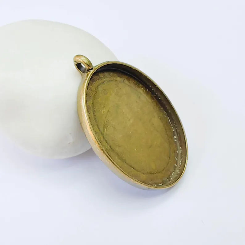Oval Pendant Blanks, Resin Bezel Bases, Mosaic Mountings, Dry flower Frame, Polymer Clay base, Antique Bronze Plated (40x30 mm) G38054