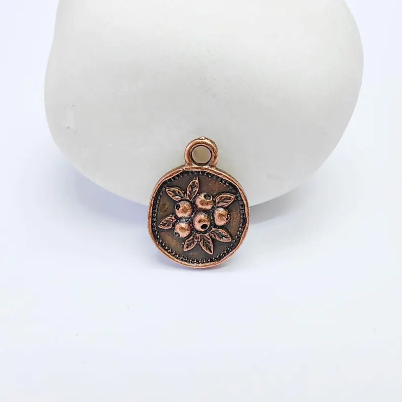 4 Berry Charm Pendant, Double Sided Botanical Nature Design, 16x13mm, Antique Copper Plated G38079