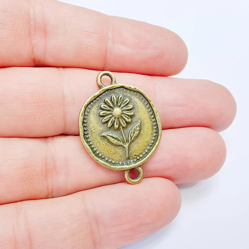 Daisy Flower Connector Charm, Floral Botanical Design, Antique Bronze Plated, Round Shape, 34x24mm, G38090