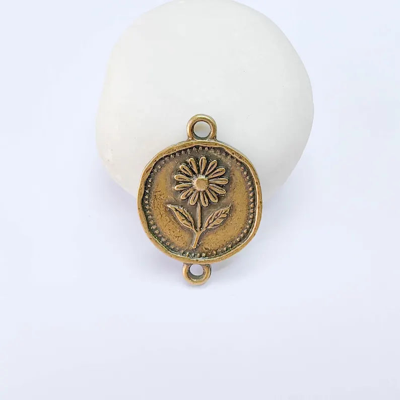 Daisy Flower Connector Charm, Floral Botanical Design, Antique Bronze Plated, Round Shape, 34x24mm, G38090