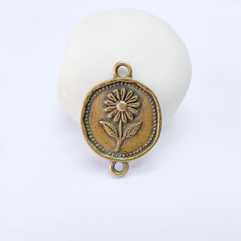 Daisy Flower Connector Charm, Floral Botanical Design, Antique Bronze Plated, Round Shape, 34x24mm, G38090