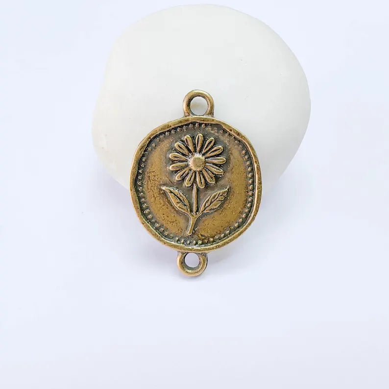 Daisy Flower Connector Charm, Floral Botanical Design, Antique Bronze Plated, Round Shape, 34x24mm, G38090