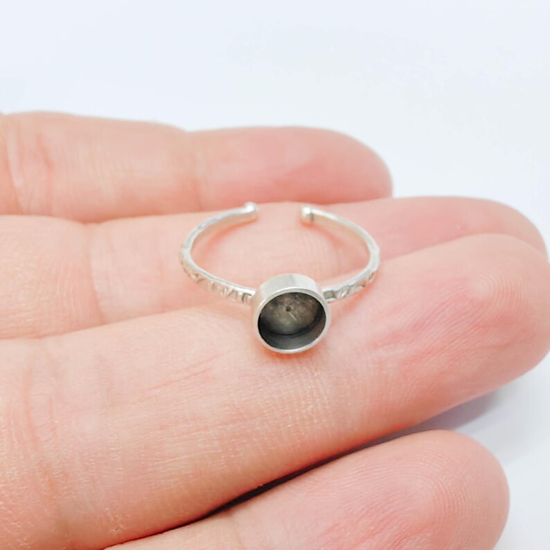 Minimalist 6mm Bezel Ring Base, Textured Adjustable Band, Silver Plated Brass G38117