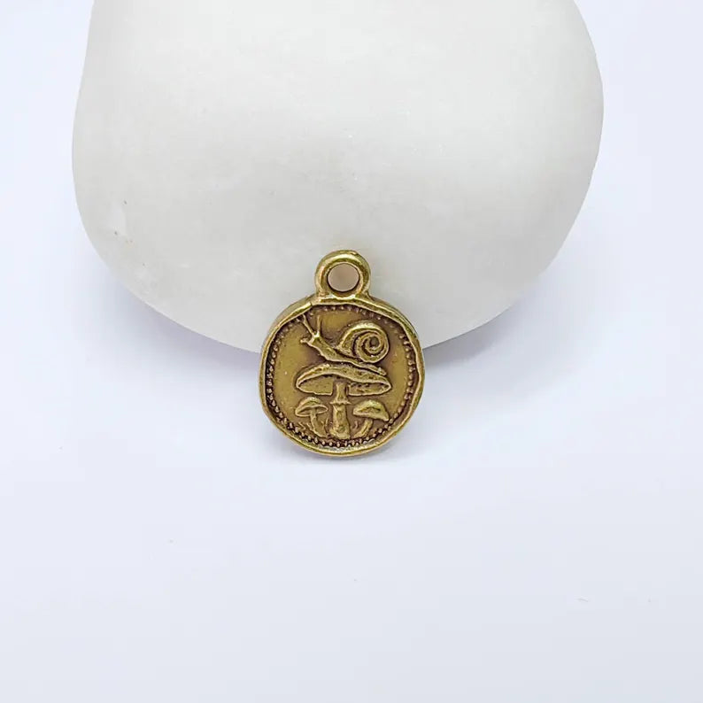 4 Mushroom and Snail Round Charm Pendant, Double Sided Nature, Antique Bronze Plated, 16x13mm, G38121 Bilal