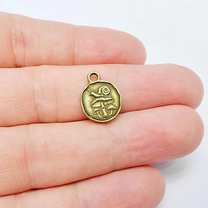4 Mushroom and Snail Round Charm Pendant, Double Sided Nature, Antique Bronze Plated, 16x13mm, G38121 Bilal